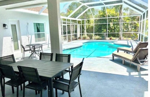 Town 'n' Country House | Luxurious Relaxation Home - Pool Games/8PPL-4BR