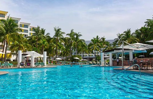 Marina Vallarta Resort | Luxurious Resort Master Room at Mayan Palace