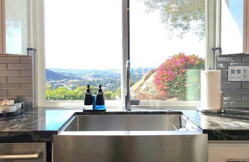Vista House | Luxurious Resort Style 3BR + Office w/Stunning Ocean Views, Pool, Spa & Sauna