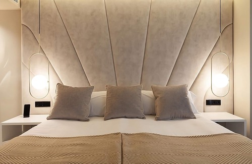 Sant Nicolau Hotel | Luxurious Room in a Fabolous Location! Modern Suite w/Large Window
