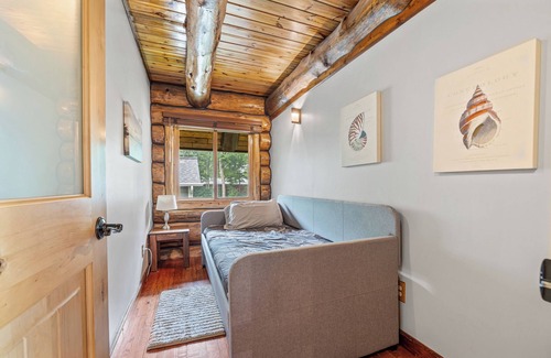 Vergas Cabin | Luxurious Rustic Cabin Getaway on Loon Lake.