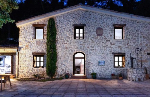 La Llacuna House | Luxurious stay in the countryside surrounded by wine fields near Barcelona.