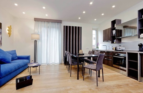 Rione XVI Ludovisi Apartment | Luxurious three-room apartment with balcony, at the corner of Via Veneto