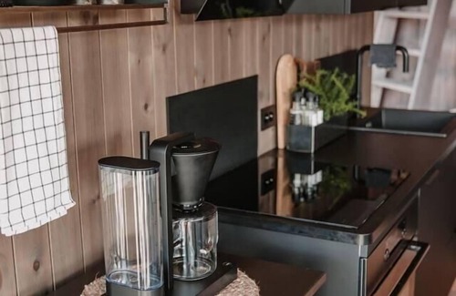 Iveland Cabin | Luxurious Tree Top Cabin by the lake