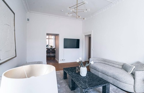 Albano Apartment | Luxurious turn-of-the-century apartment in the center of Stockholm City.