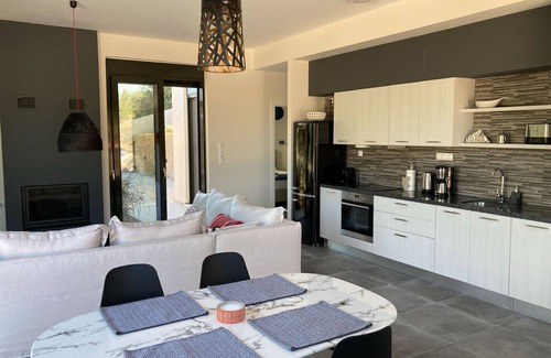 Agia Villa | Luxurious Villa PHI - With Private Pool
