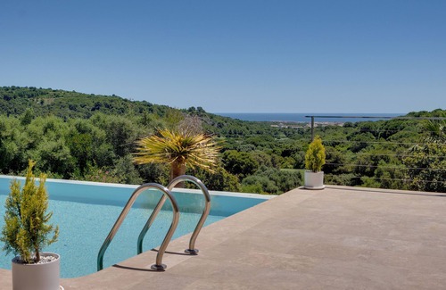 San Roque Villa | Luxurious villa with sea view and an amazing scenery