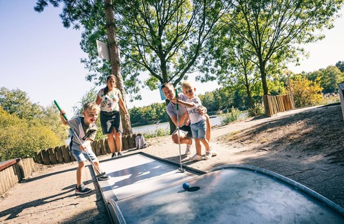 Municipality of Weert Villa | Luxurious villa with 5 bathroom, with a bath, near a reserve