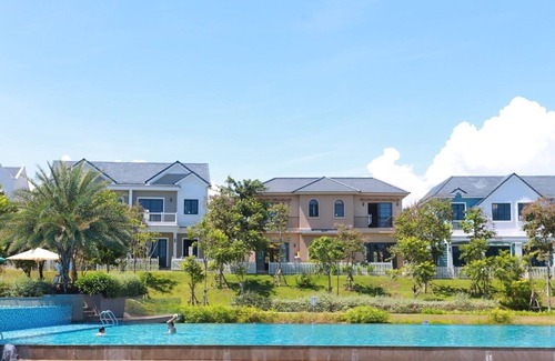 Phan Thiet Villa | Luxurious Lake-sided Villa, 5 minutes to Novaworld Beach, Family-sized with Pool