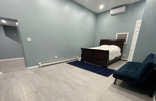 Hempstead House | Luxuriously Confidential Suite with Private Entrance
