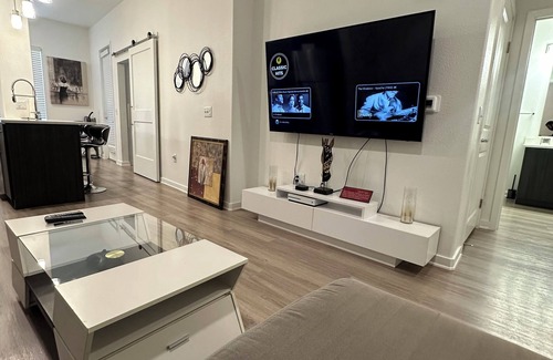 Irvine Business Complex Apartment | Luxury 1 bd Private Apartment