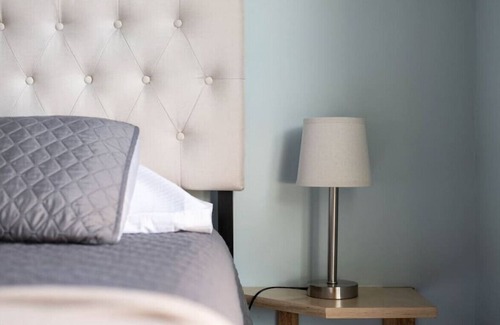 Knightville Apartment | Luxury 1 Bedroom Suite w Parking