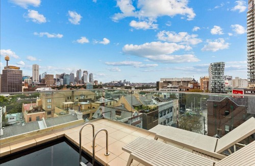 Darlinghurst Apartment | Luxury 1 BR Sky Pad with Views, Gym & Sauna
