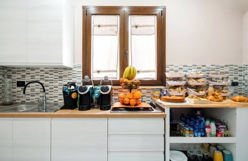 Tuglie Apartment | 'Luxury 12 - Room Aurora' with Shared Terrace, Wi-Fi and Air Conditioning