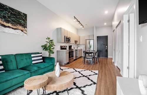 Compton Heights Apartment | Luxury 1BD/1BR Apt in St. Louis-Pool| Gym| Free Parking!