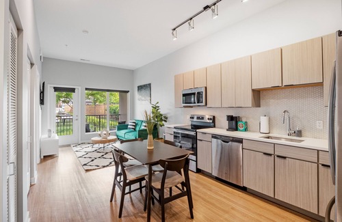 Compton Heights Apartment | Luxury 1BD/1BR Apt in St. Louis-Pool| Gym| Free Parking!