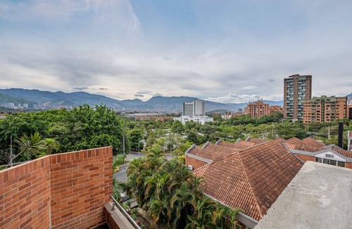 La Aguacatala Apartment | Luxury 1BR Apartment near Oviedo with AC