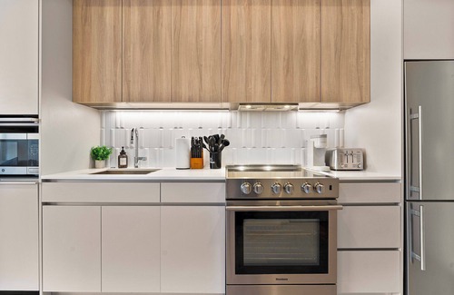 Fort Point Apartment | Luxury 1BR Next to Broadway 5319