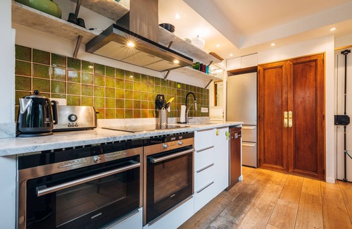 Quartier de la Folie-Mericourt Apartment | luxury 1BR quiet fully equipped kitchen washer/drier