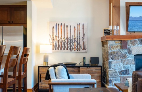 Truckee Condo | Luxury 2 BD/2 BA in the Heart of the Village at Northstar!