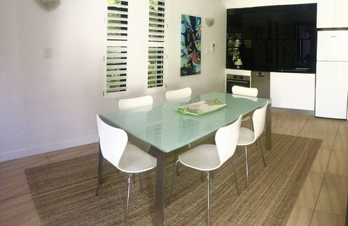 Noosa Heads Apartment | Luxury 2 bed 2 bath, balcony with views. Spacious Apartment. Garden and yard