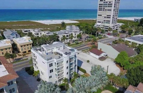 Siesta Key Village Villa | Luxury 2 bed & 2 bath Villa. Next to Siesta Key Village and beach access 5.