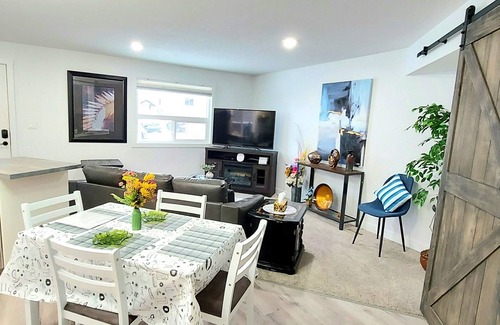 Grande Prairie House | Luxury 2 bed 2 bath Fully Furnished All Inclusive