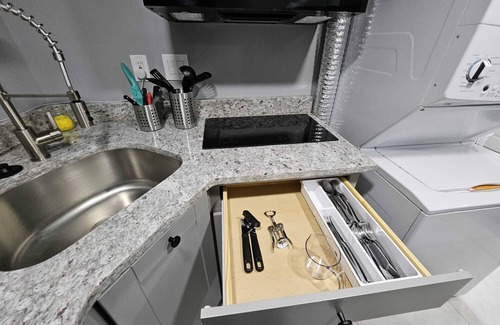 Upper Darby Apartment | Luxury 2 BR Apt Near Philly & Airport. Free Parking.