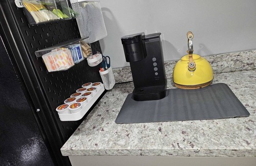 Upper Darby Apartment | Luxury 2 BR Apt Near Philly & Airport. Free Parking.