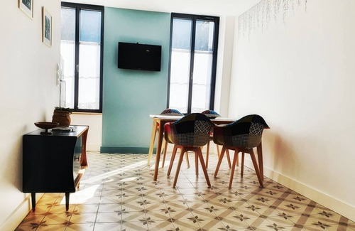 La Charite-sur-Loire Apartment | Luxury 2-room apartment, small building, quiet, bright, downtown