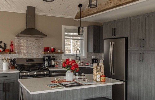 Town of Essex Cottage | Luxury 225-acre farm stay in wine country. Fireplace, hot tub & pet friendly.