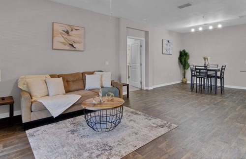 Ocoee Apartment | LUXURY 2BED 2BATH/ GATED/ RESORT STYLE/ POOL/ GYM/ FAST WI-FI