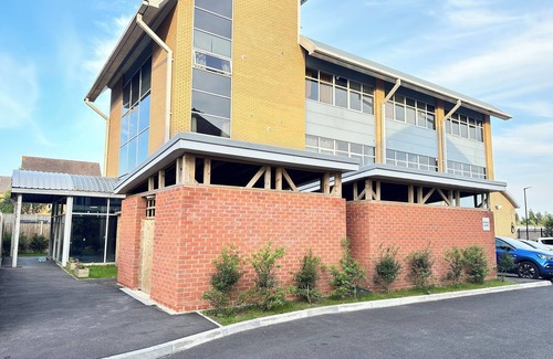 Dudley Apartment | Luxury 2bedrooms 2bathrooms and a kitchen