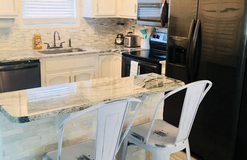 North Carolina Coast Condo | LUXURY 2BR, 2BA top floor condo with AMAZING OCEAN views and pool!