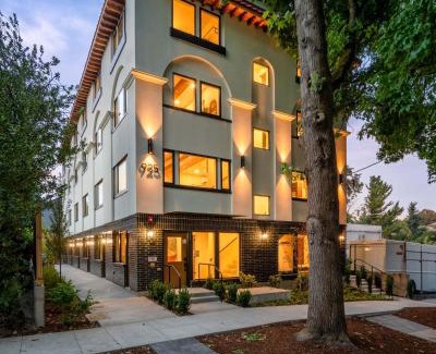 Kerns House | Luxury 2BR at The Adelynn