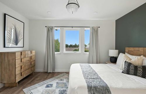 Kerns House | Luxury 2BR at The Adelynn