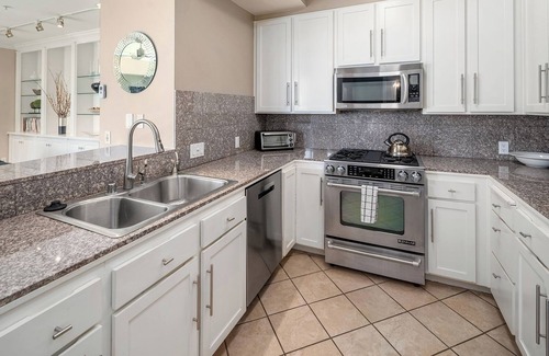 Downtown Seattle Condo | Luxury 2BR Condo in ONLY Waterfront Location Downtown-Steps to Pike Place Market