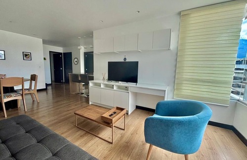 La Colon Apartment | Luxury 2BR + Gym & City Views| Near Spain Embassy