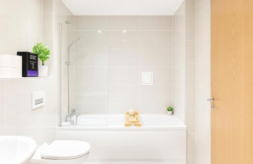 Harrow Apartment | Luxury 2BR Penthouse in Harrow with Balcony, Private Gym, Games Room & Guests Lounge