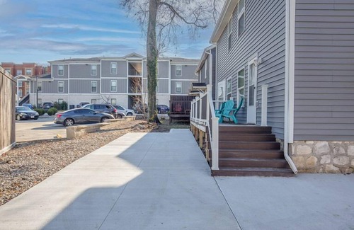 Bowling Green House | Luxury 2BR Townhouse near WKU & Mammoth Cave!