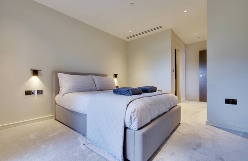 Sandbanks Apartment | Luxury 3 bed flat with large terrace & sea views