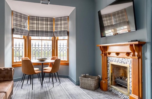 Murrayfield House | Luxury 3 bed house city centre, right next to Murrayfield.