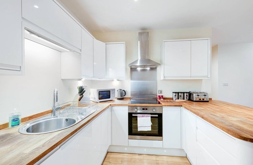 Maidenhead Apartment | Luxury 3 Bedroom Apartment with Parking