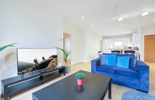 Maidenhead Apartment | Luxury 3 Bedroom Apartment with Parking