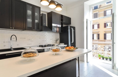 Vatican Apartment | Luxury 3 bedroom apartment 4 bathrooms living room and kitchen.