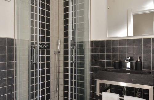 Vatican Apartment | Luxury 3 bedroom apartment 4 bathrooms living room and kitchen.