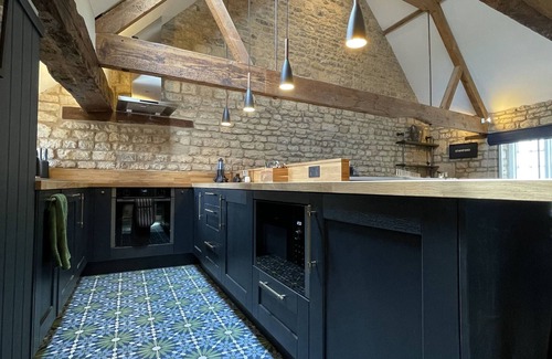 Stamford Apartment | Luxury 3 Bedroom Loft Apartment - Central Stamford