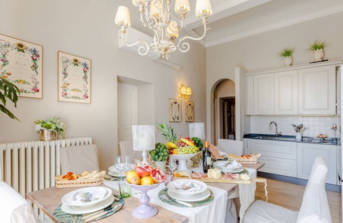 Lucca Historical Center Apartment | Luxury 3 bedrooms Apartment Amazing Views over the Amphiteatre Square inside the Walls of Lucca