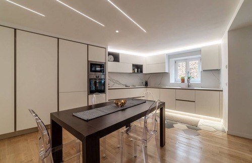 Sallustiano Apartment | Luxury 3 beds/3 baths-few steps from city center!