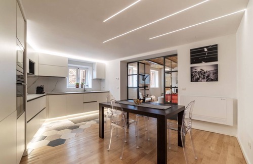 Sallustiano Apartment | Luxury 3 beds/3 baths-few steps from city center!